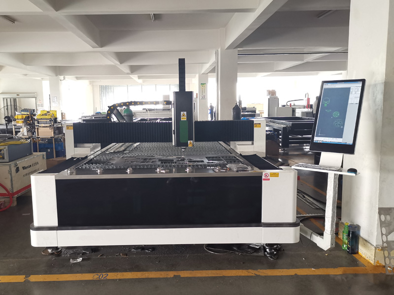 Optical fiber laser cutting machine 3015
