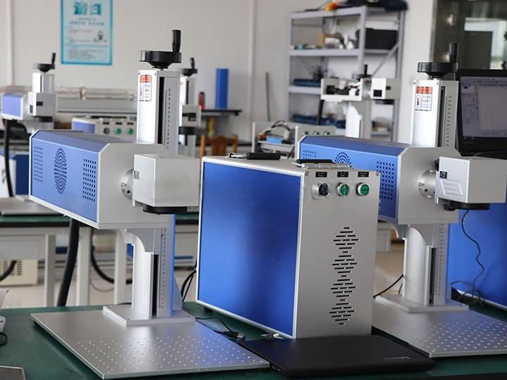 CO2 radio frequency laser marking machine equipped with 30W Synrad laser tube