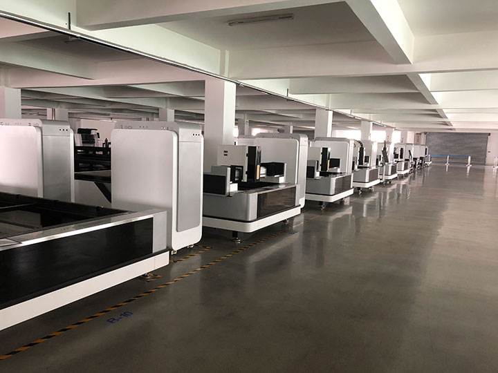 Optical fiber laser cutting machine 3015