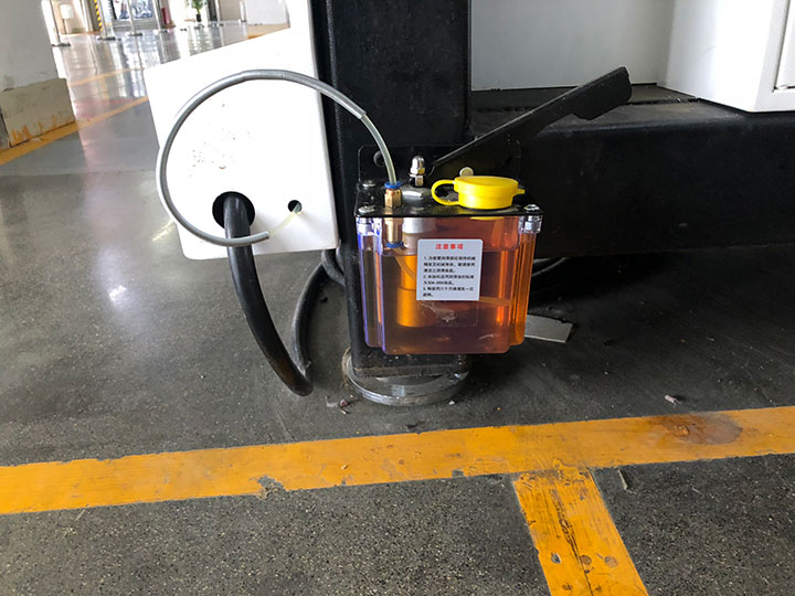 Optical fiber laser cutting machine 3015