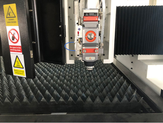 Optical fiber laser cutting machine 3015